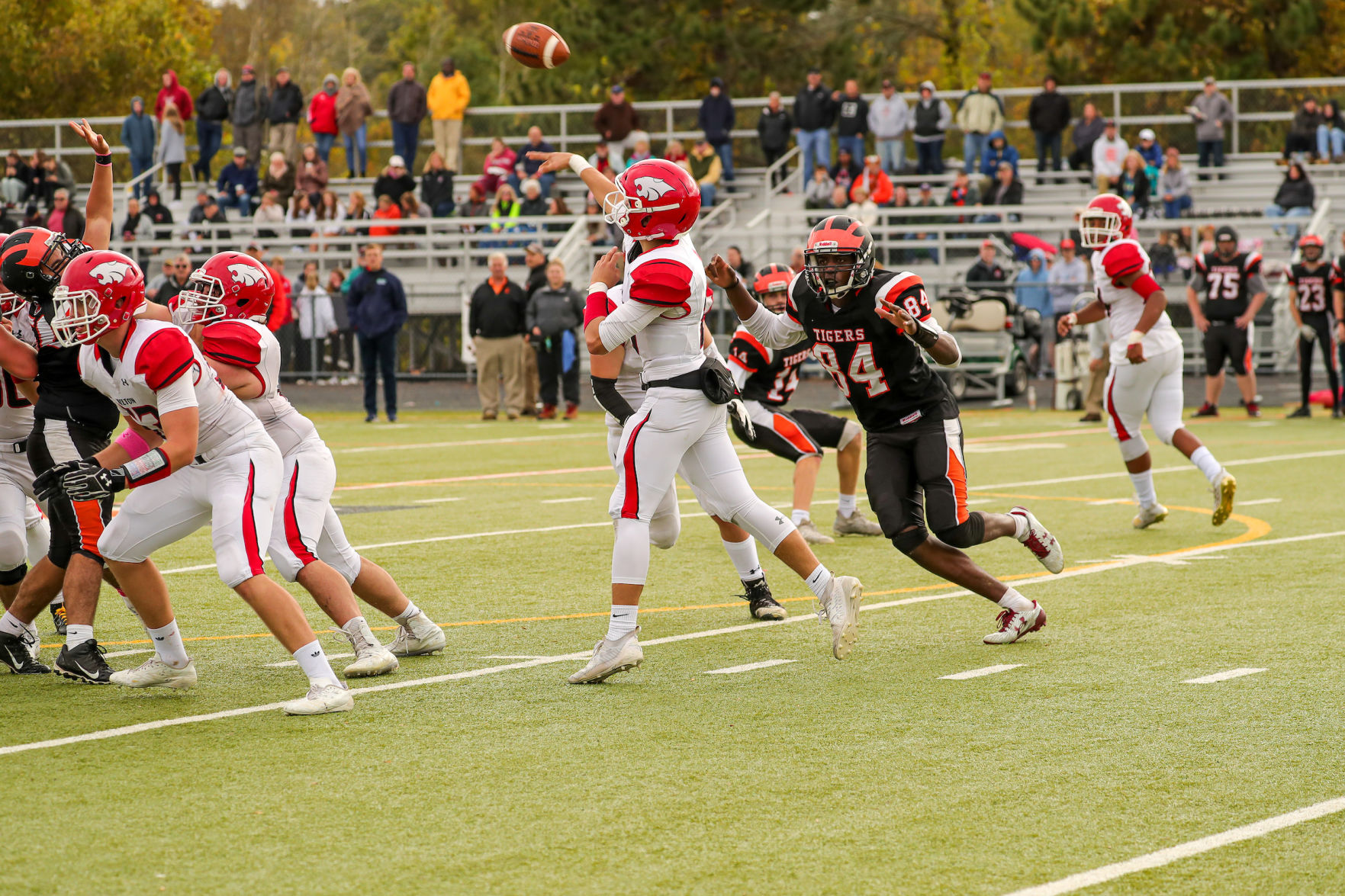 Wildcats football outpaces Ipswich Tigers, 30-27